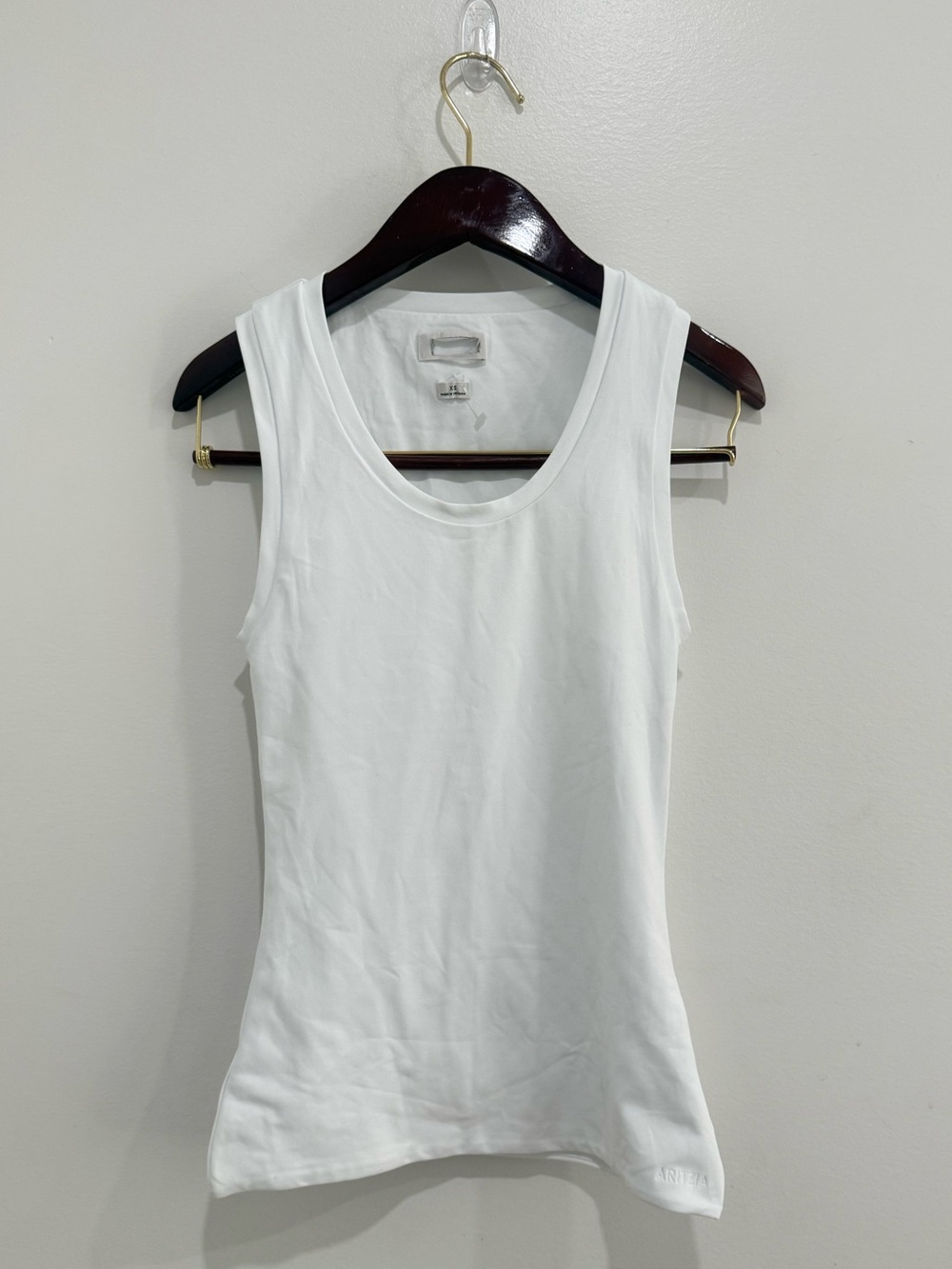 Aritzia Women`s $40 Contour Busy Tank Top in White Size XS New
